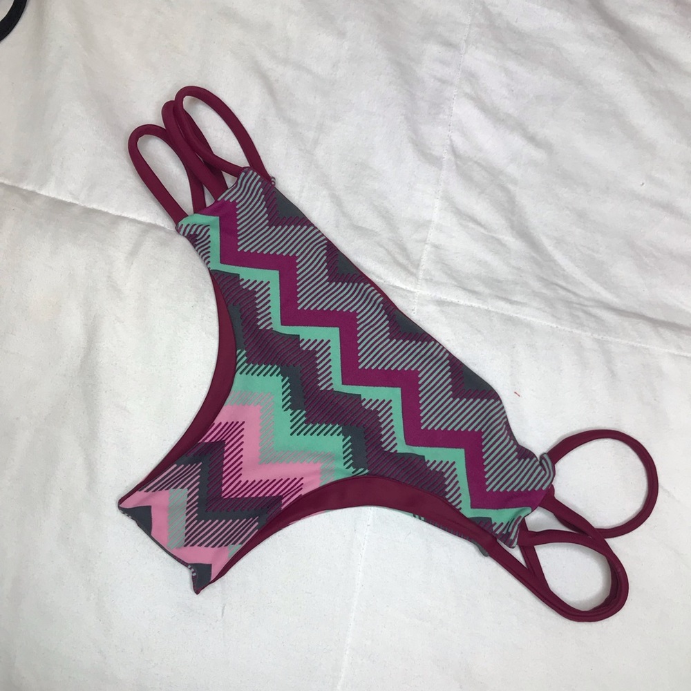 LOW RISE THREE STRING BIKINI BOTTOMS